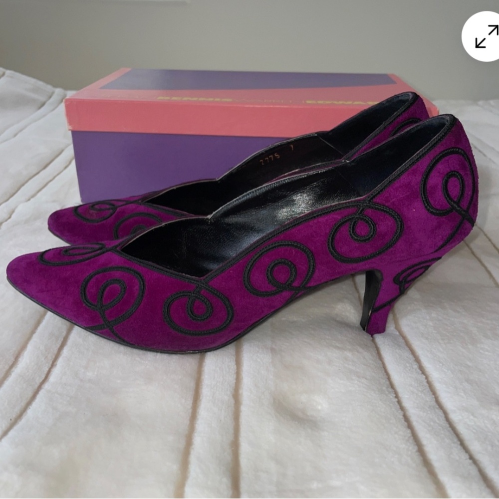 Vintage Italy Heels 7 Susan Bennis Warren Edwards Fuschia and Black Suede Pumps